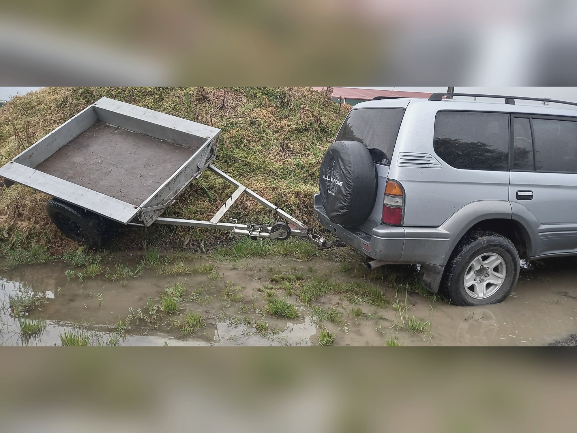 Trailer articulation on uneven terrain behind the Prado