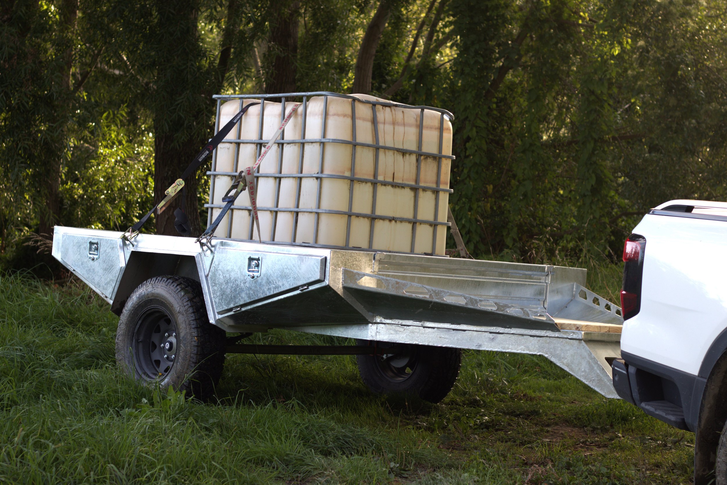 Switchback wellside trailer